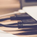Como conectar notebook na TV com cabo [VGA, HDMI, DisplayPort]