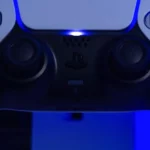 Controle do PS5 fica piscando azul? Veja como resolver