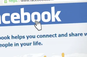 Como mesclar páginas no Facebook [pages duplicadas]
