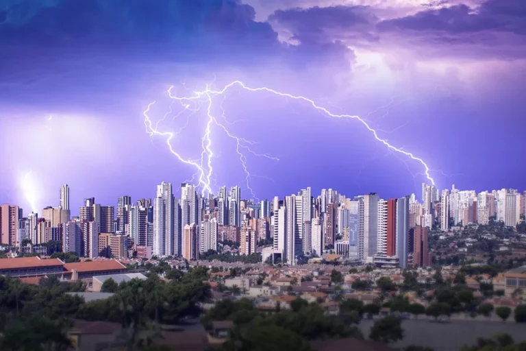 como proteger equipamentos eletr nicos durante tempestades 1128c3ac