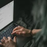 O que é pirataria digital?