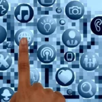 Qual foi a primeira rede social criada na internet?