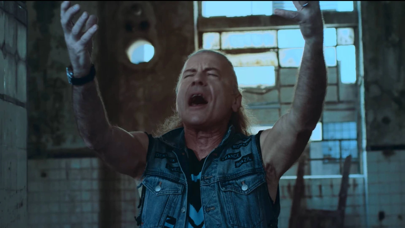 Bruce Dickinson lança hoje clipe de Tears of the Dragon no Brasil