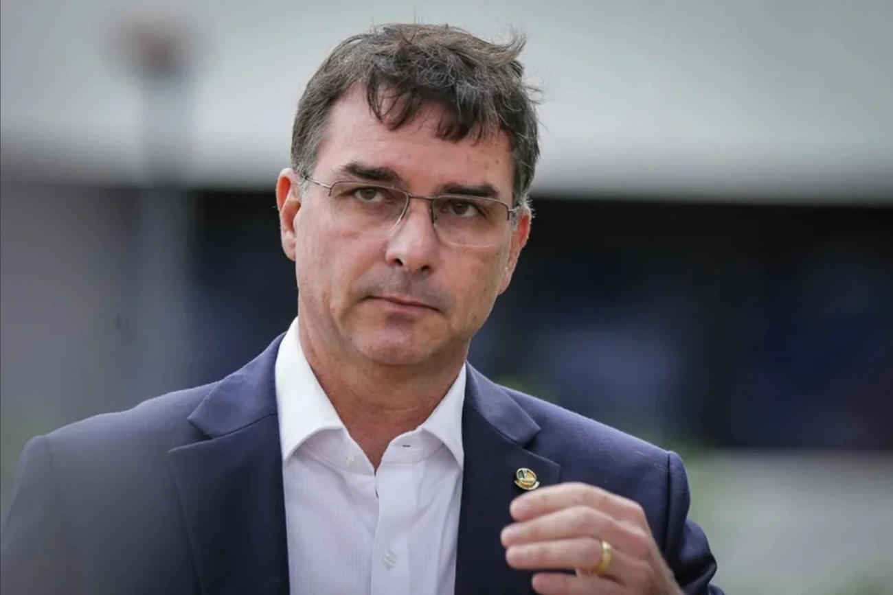 Flávio Bolsonaro: investidores do filme sobre o pai temem represálias