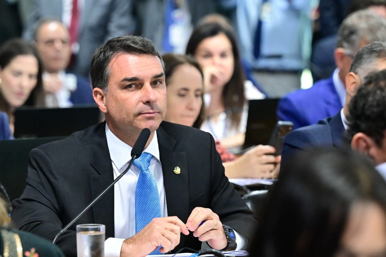 Federal Police Investigate Flávio Bolsonaro Over Dark Horse Fund Allegations Today