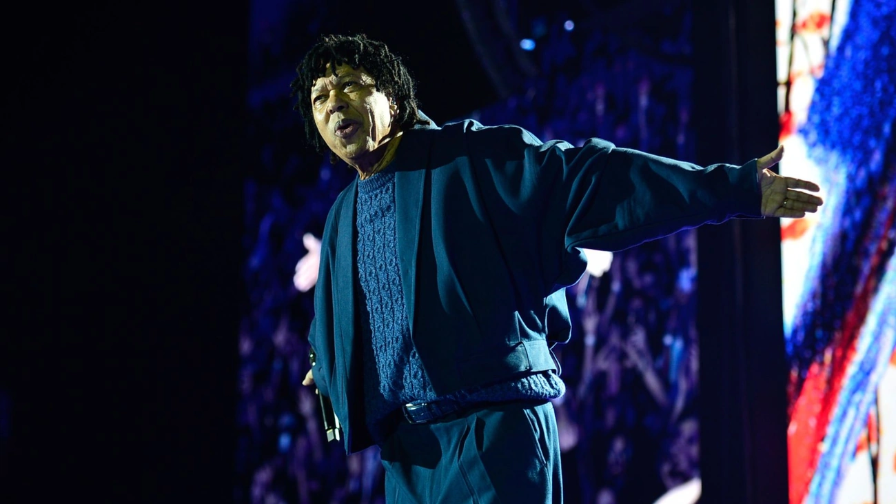 Djavan hoje leva 50 anos de carreira ao palco com show inesquecível