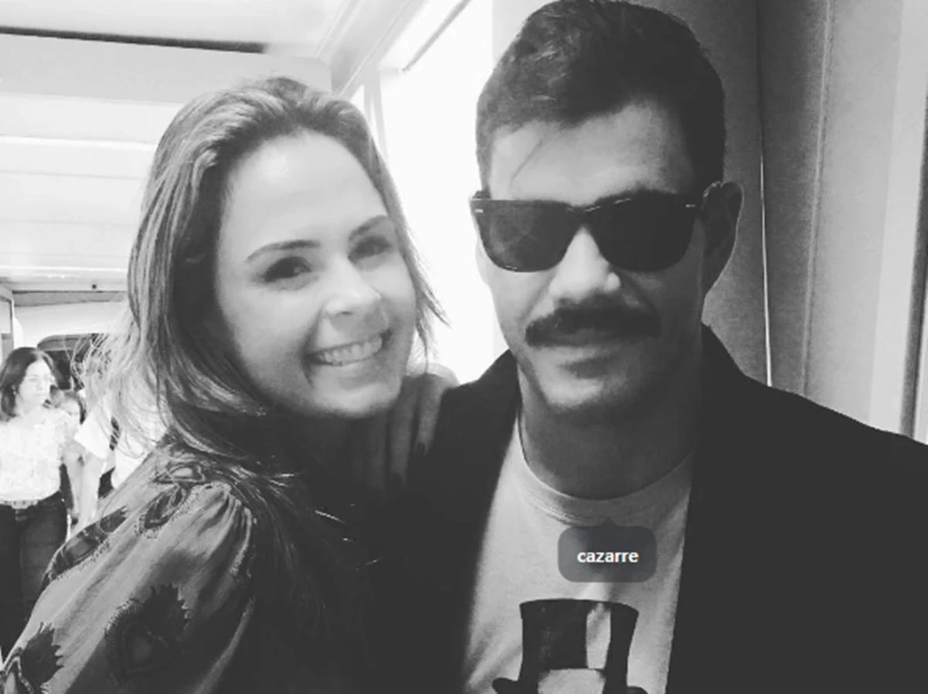 Juliano Cazarré: Fãs cobram explicação de Ana Paula Renault por foto polêmica