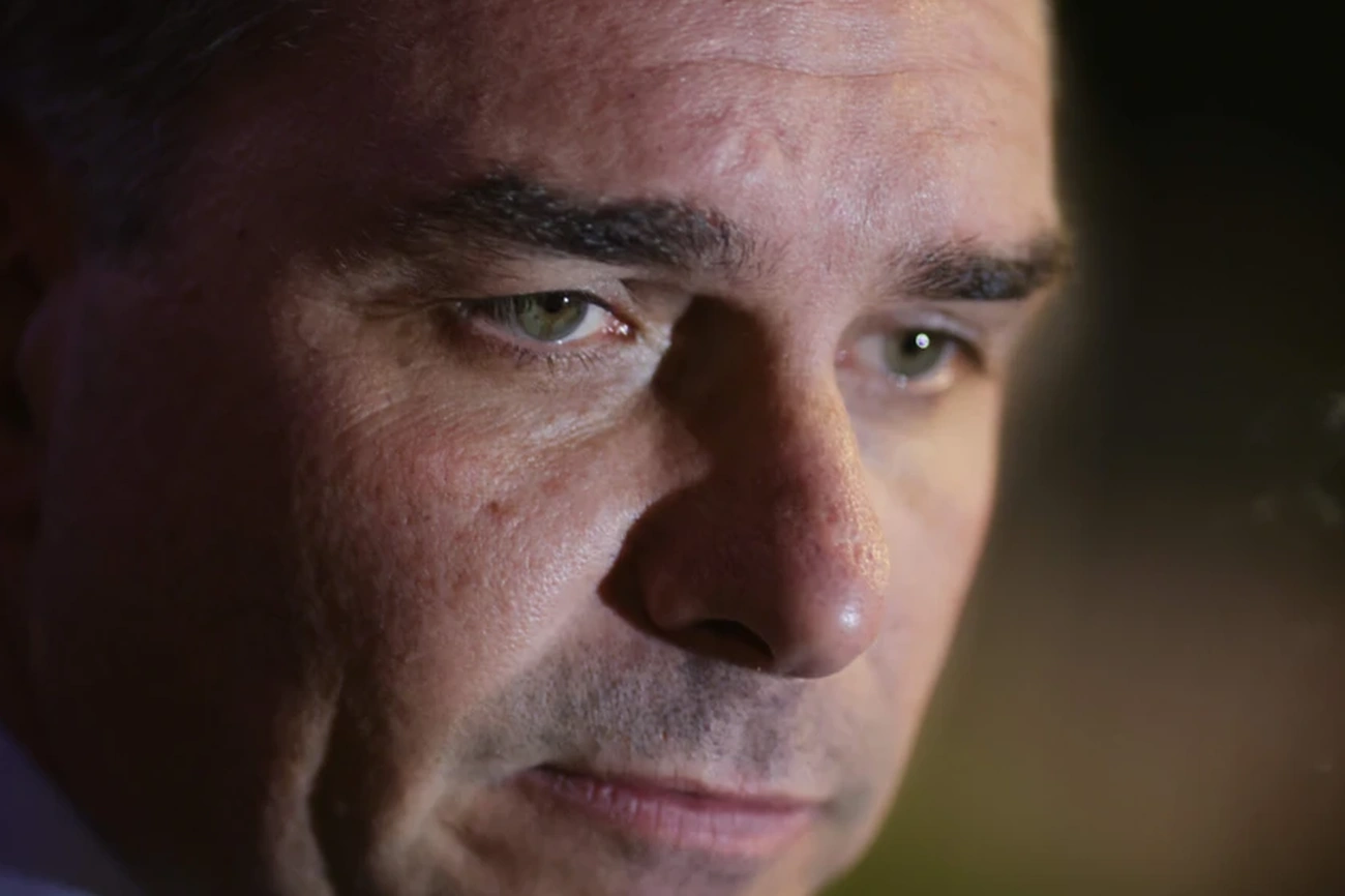 Flávio Bolsonaro Slams Lula for Downplaying PCC and CV as Terror Threats Now
