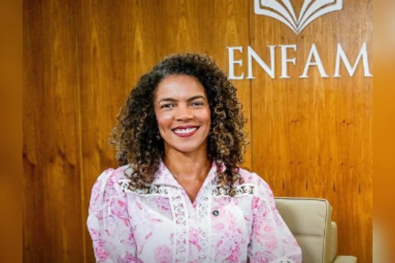 A juíza negra lidera a mudança na Efam