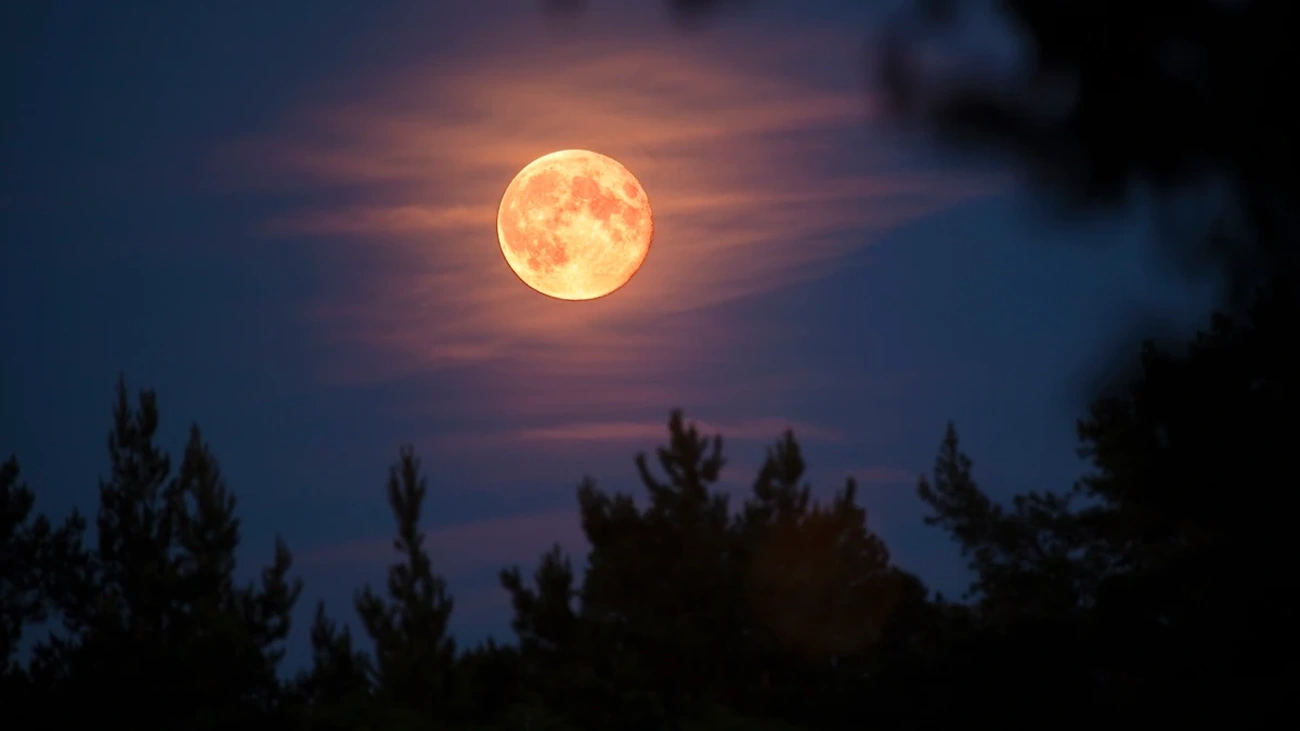 Unlock Today: 5 Transformative Effects of May 31 Full Moon on Your Relationships Now