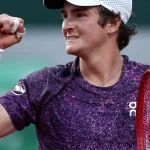 Joao Fonseca beats Stefanos Tsitsipas now