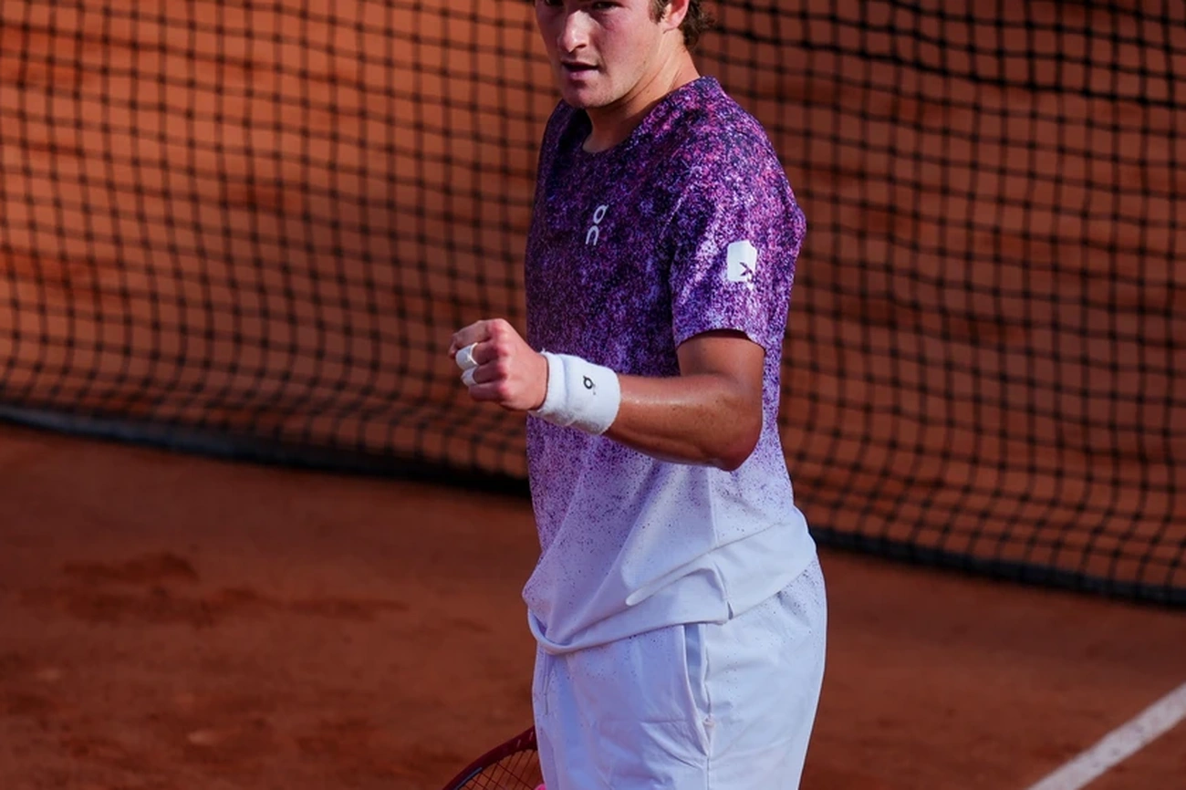 João Fonseca Stuns Novak Djokovic 3-2 in Epic 4h53 Battle at Roland Garros Today