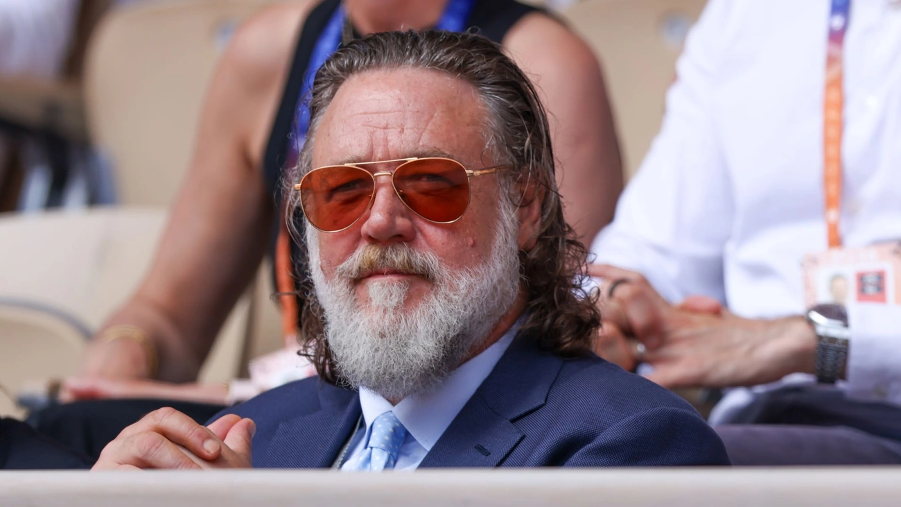 Russell Crowe hits back at critics after viral fan autograph video